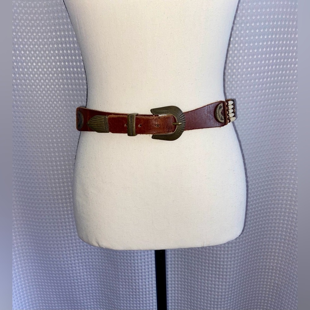 Womenās VINTAGEā BOHO brown leather belt with brass buckle size 28 - Picture 4 of 16